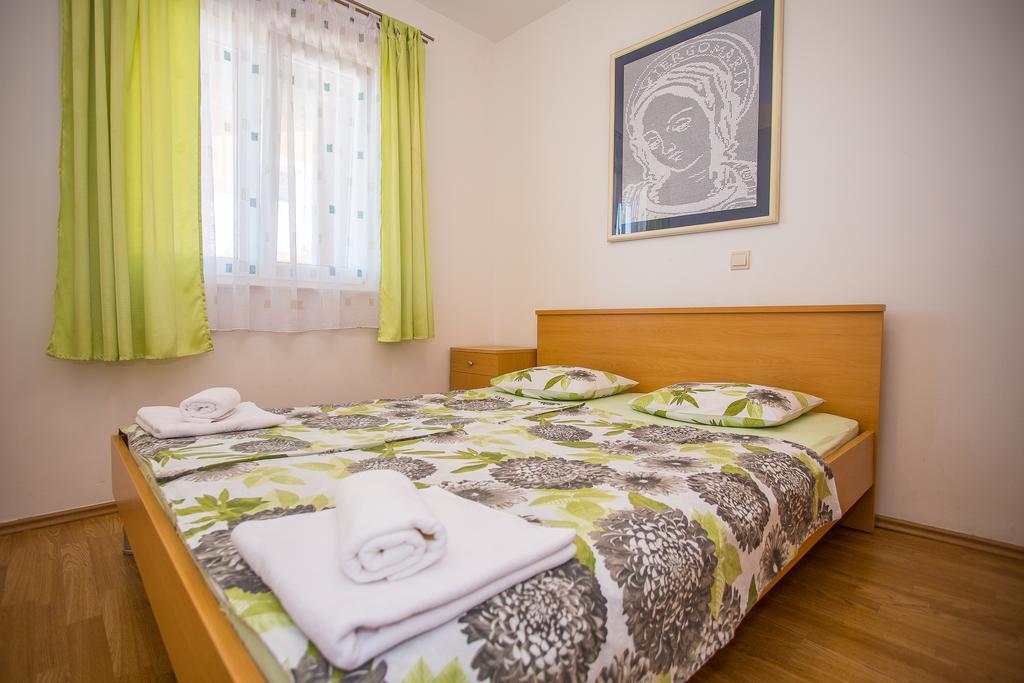 Apartments Mira Kastela Luaran gambar