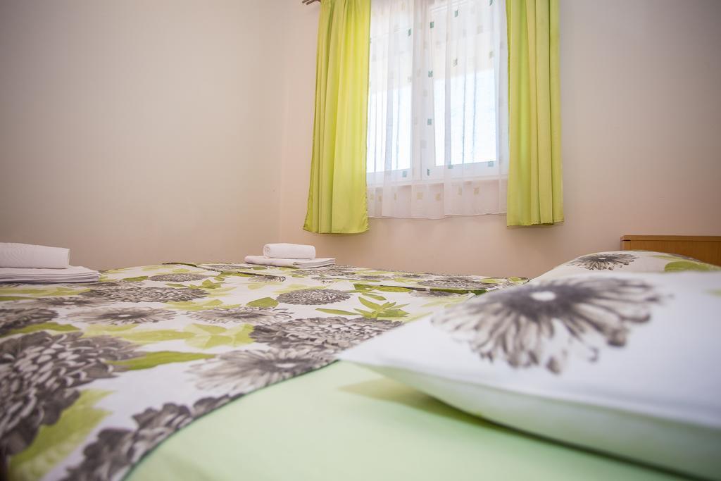 Apartments Mira Kastela Luaran gambar
