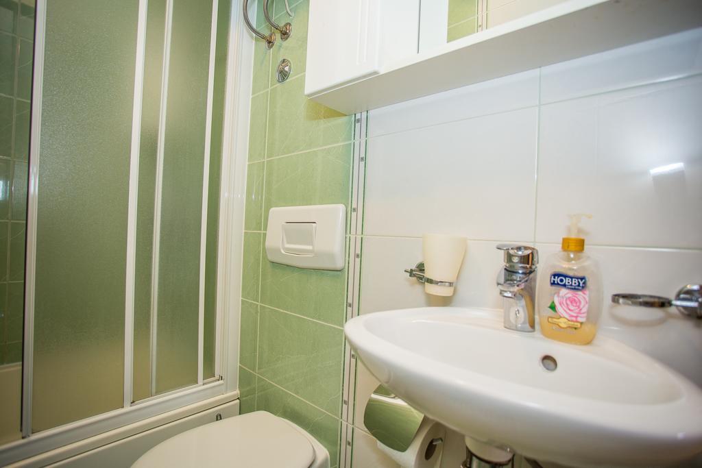 Apartments Mira Kastela Luaran gambar